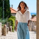 Pantalones fluidos con cordón: la alternativa fresca y elegante a los vaqueros en verano