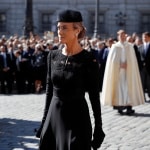 Quién es la política que llevó el mismo vestido que la infanta Sofía en la recepción del Papa y que nadie vio