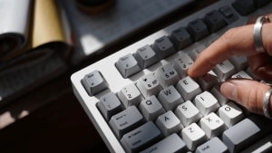 El curioso motivo por el que las teclas del teclado no están en orden alfabético
