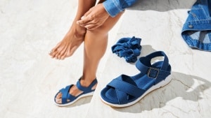 Zapatos con tejido denim, el calzado de verano que va a arrasar esta temporada
