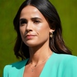 Créeme, todas las mujeres elegantes que conozco han incluido básicos de color agua marina a sus looks