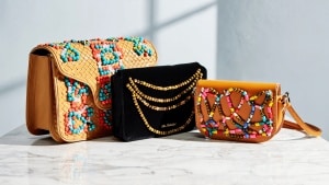 Los bolsos con abalorios son tendencia: los más bonitos del verano