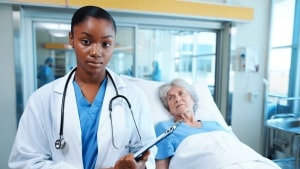 Las enfermeras de Urgencias alertan de la vulnerabilidad de la salud de las mujeres por el calor extremo