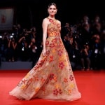 Un vestido inspirado en Lulú Figueroa y en la magia de las flores: así es el primer look de Duyos para Dolores Promesas