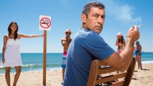 La ley antitabaco amplía los espacios sin humo a terrazas, playas y otros espacios al aire libre