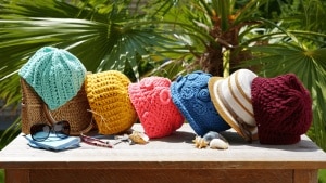 Son tendencia: seis gorros de ganchillo que completarán tus looks de verano