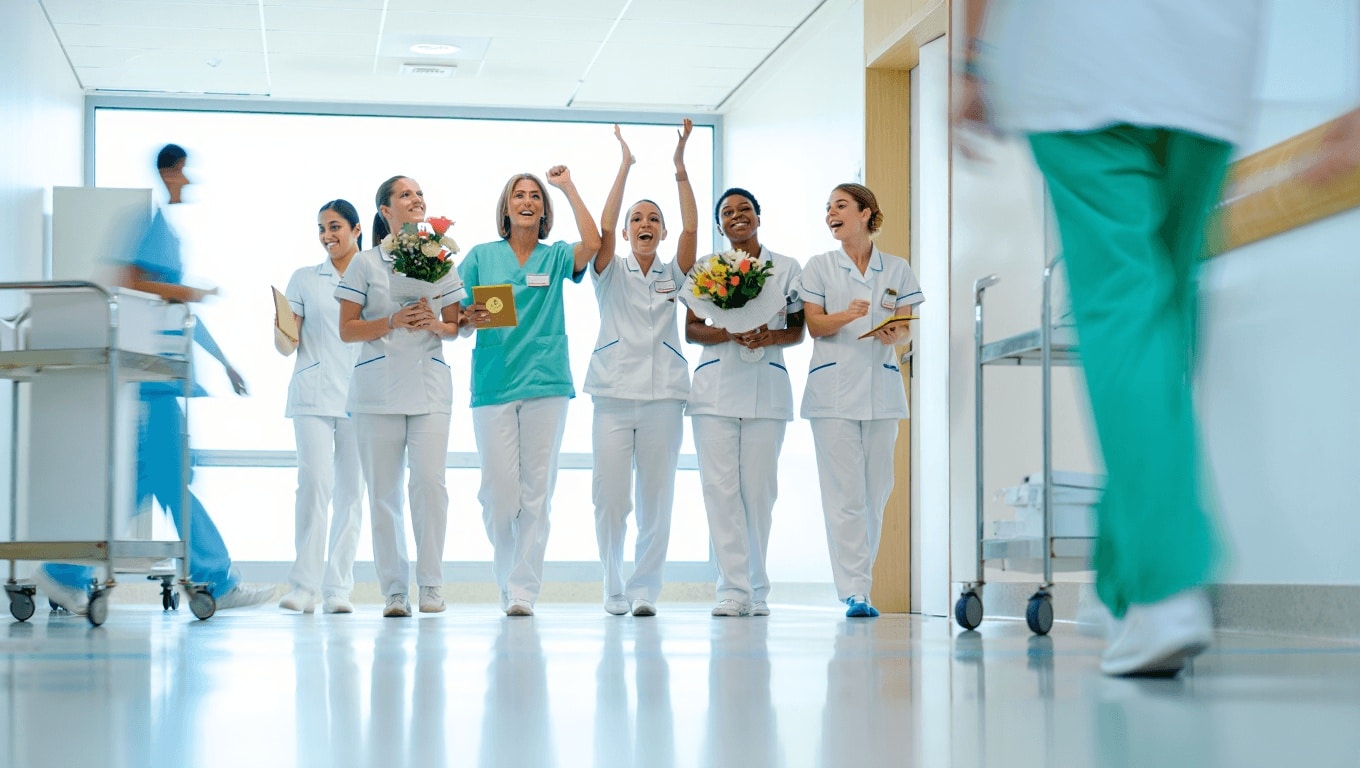 Las enfermeras celebran la creación de plazas de especialista en Geriatría en Galicia y reclama su implantación en el resto de España