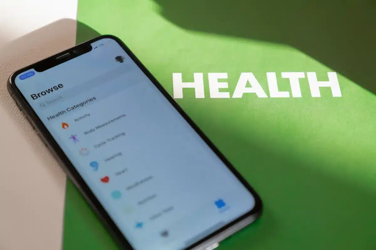 Interfaz de una aplicación móvil de salud con elementos de gamificación y seguimiento personalizado