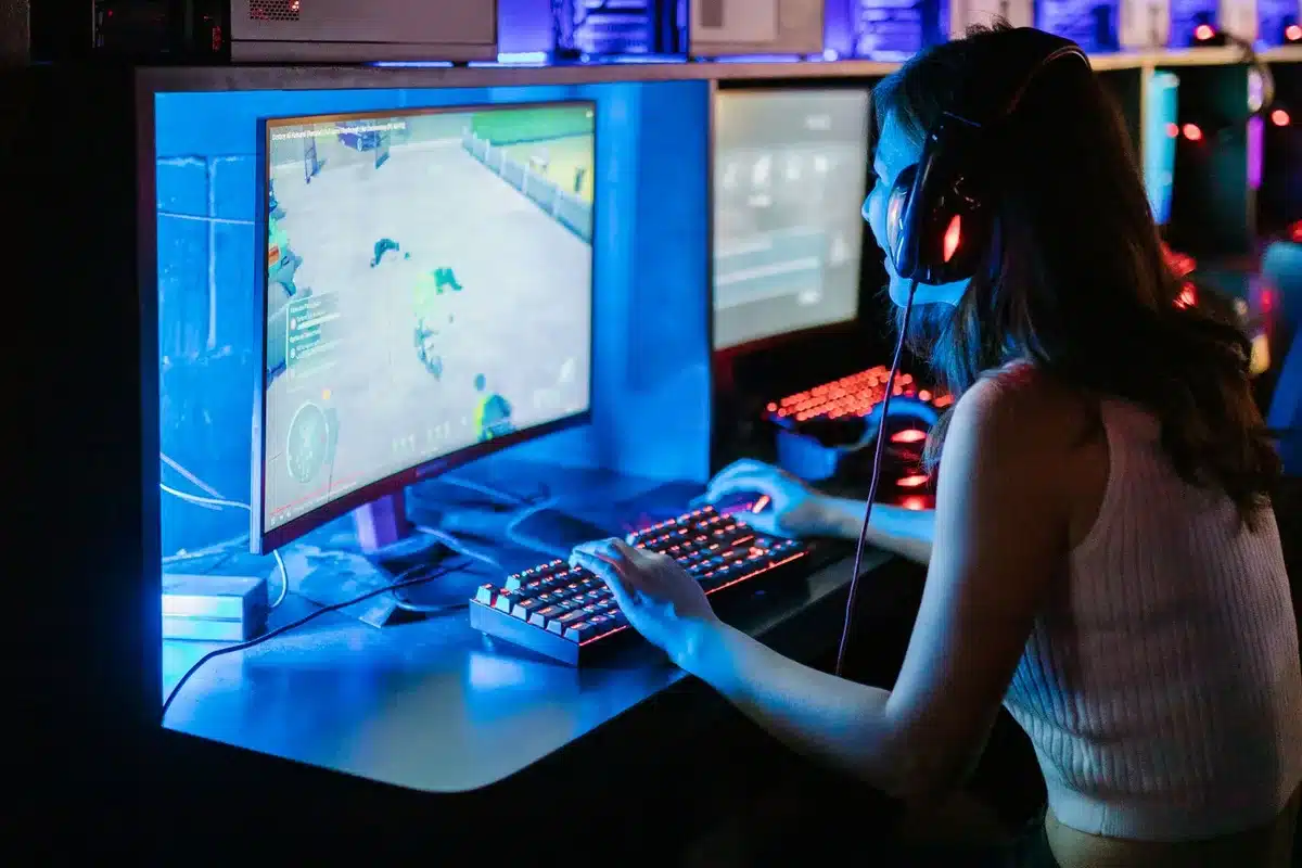 Pantalla de PC con mensaje de error mientras se juega, representando el problema de estabilidad