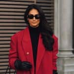 Elevan cualquier look y no pasan de moda: un abrigo de este color será tu mejor compra de la temporada