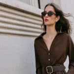 El vestido marrón es la compra clave de la temporada y estos son nuestros favoritos