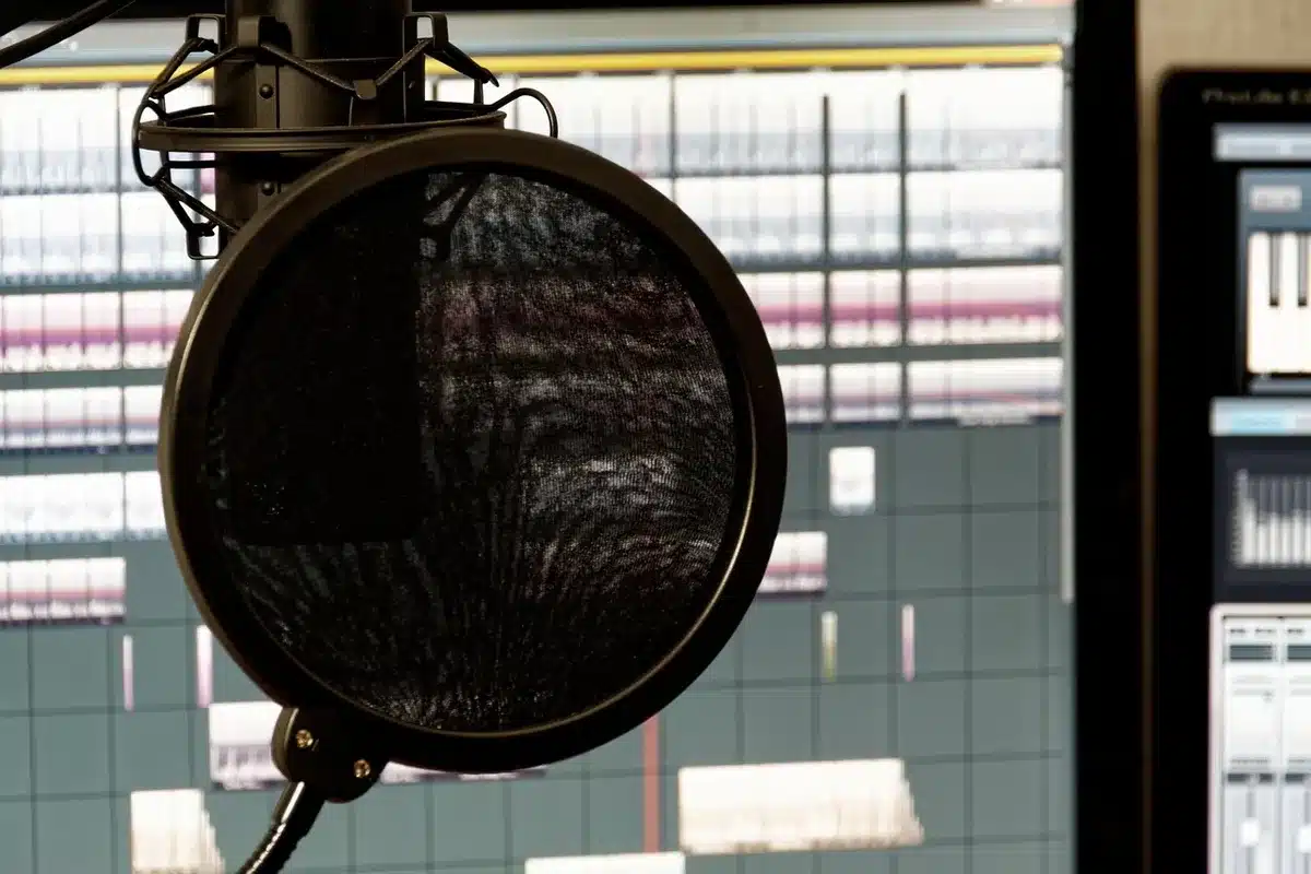 Generación de audio en tiempo real visualizada con forma de onda en una pantalla