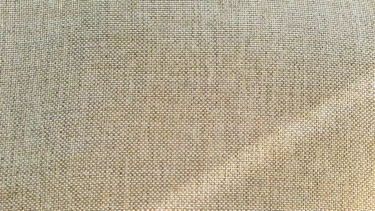 Texturas y bloques de color saturados en tejidos vistos en pasarela