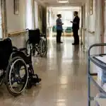 Tamaño de residencia de mayores influye en la seguridad de los residentes, según estudio