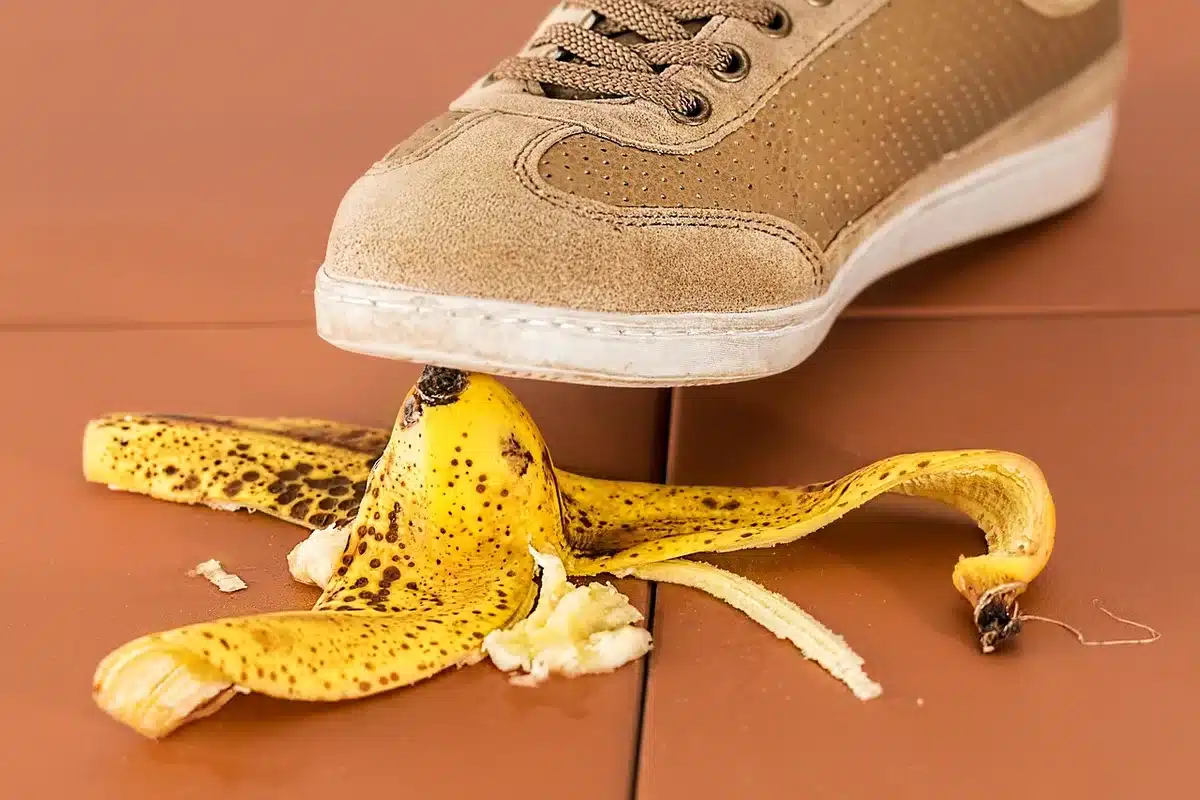 Muestra de texturas: ante, trenzado y acabados estructurados en zapatos de entretiempo